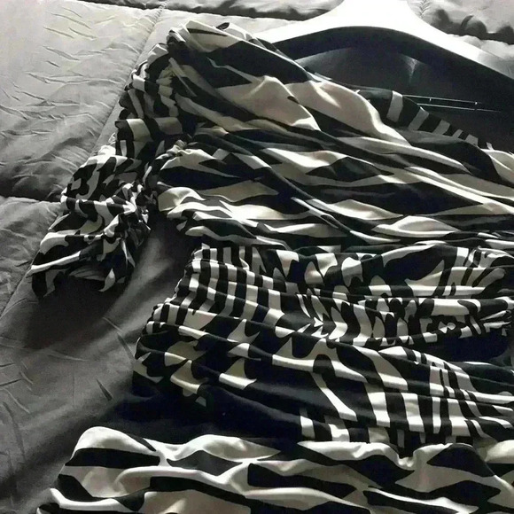 BeBe Dress - Picture 6 of 8